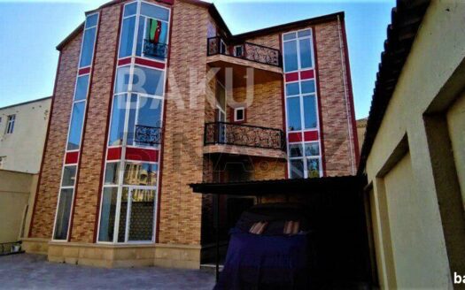 10 Room House / Villa for Sale in Baku