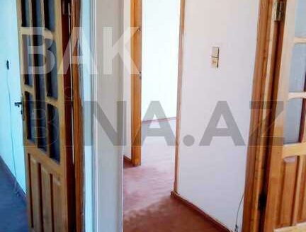 3 Room Old Apartment for Sale in Baku