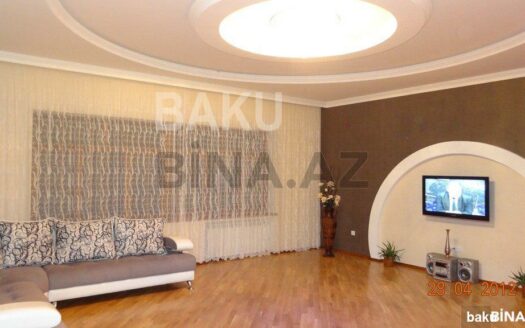 6 Room House / Villa for Sale in Baku