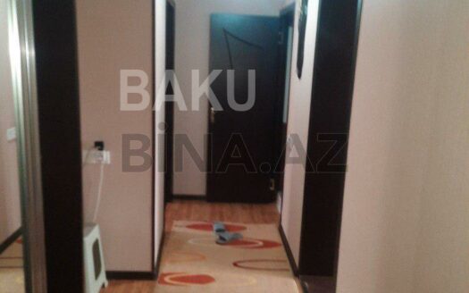 3 Room Old Apartment for Sale in Baku