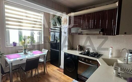 2 Rooms Old Apartment for Sale in Baku