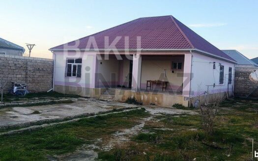4 Room House / Villa for Sale in Baku