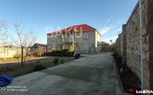 9 Room House / Villa for Sale in Baku