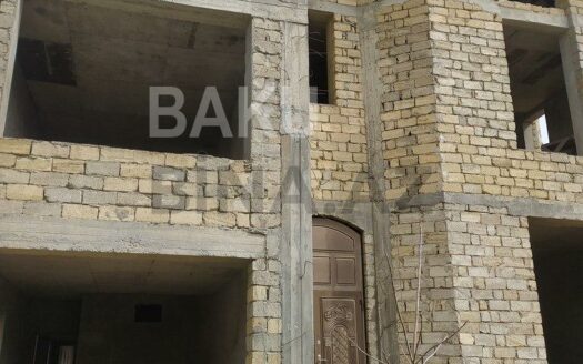 8 Room House / Villa for Sale in Baku