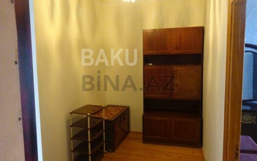 2 Rooms Old Apartment for Sale in Baku