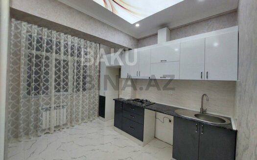 3 Room Old Apartment for Sale in Baku