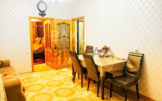 2 Rooms Old Apartment for Sale in Baku