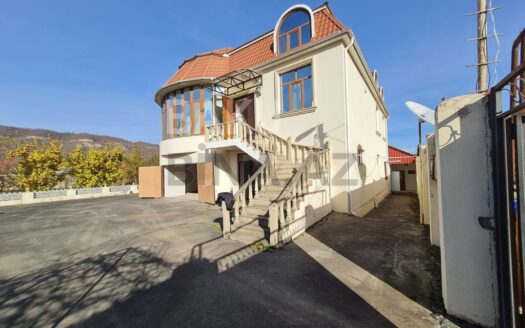 4 Room House / Villa for Sale in Gusar