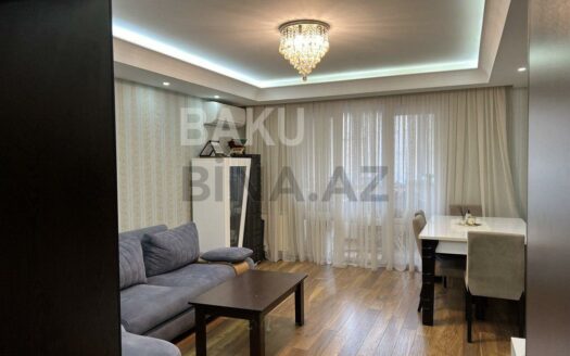 4 Room Old Apartment for Sale in Baku