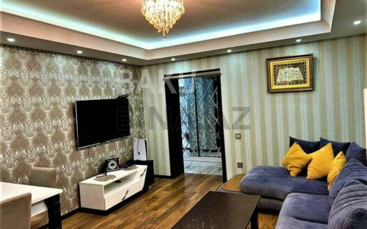 4 Room Old Apartment for Sale in Baku