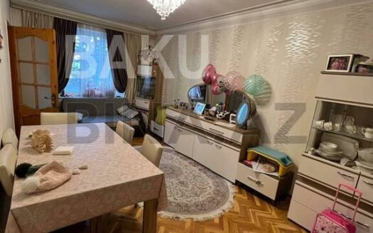 2 Rooms Old Apartment for Sale in Baku