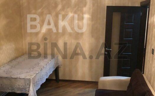 3 Room Old Apartment for Sale in Baku