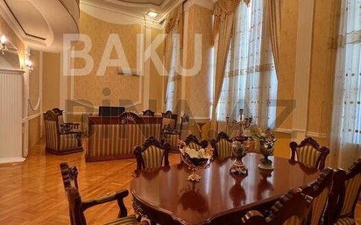 12-Room House / Villa for Sale in Baku