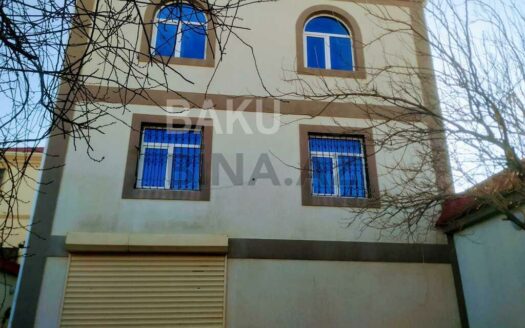 5 Room House / Villa for Sale in Baku