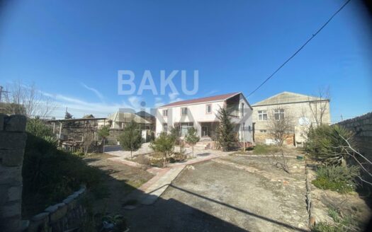 5 Room House / Villa for Sale in Baku