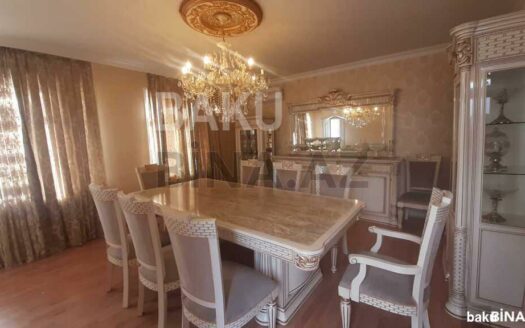 5 Room House / Villa for Sale in Baku