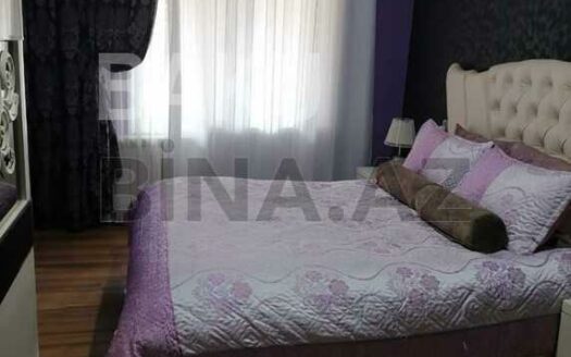 3 Room Old Apartment for Sale in Baku