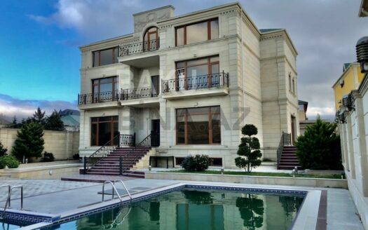 7 Room House / Villa for Sale in Baku