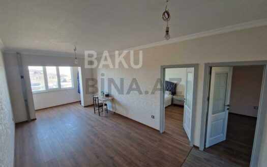 3 Room Old Apartment for Sale in Baku