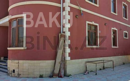 4 Room House / Villa for Sale in Baku