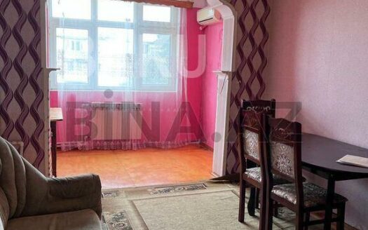 2 Rooms Old Apartment for Sale in Baku