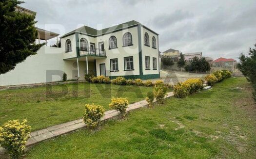 4 Room House / Villa for Sale in Baku