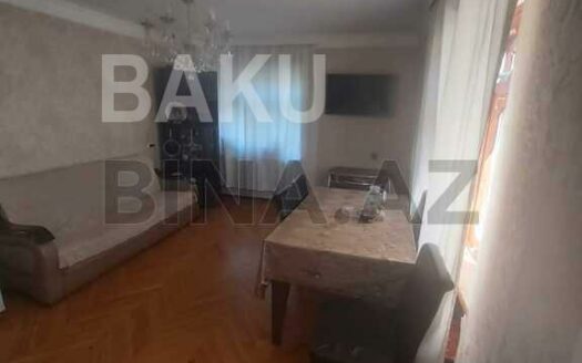 2 Rooms Old Apartment for Sale in Baku