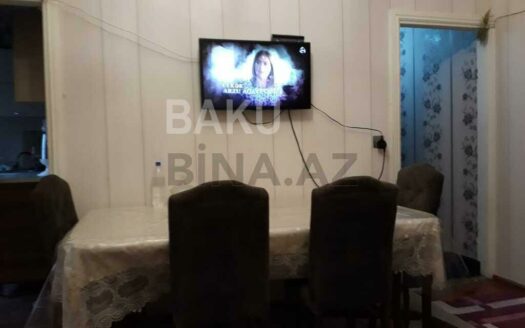 2 Rooms Old Apartment for Sale in Baku