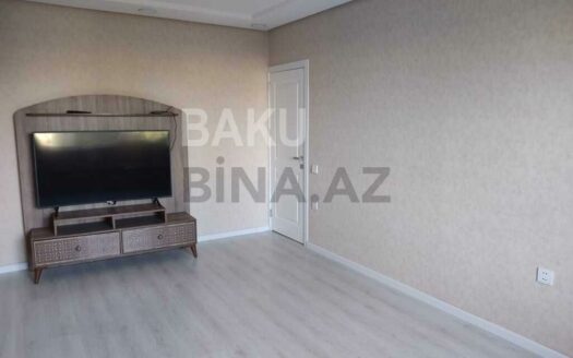 4 Room Old Apartment for Sale in Baku