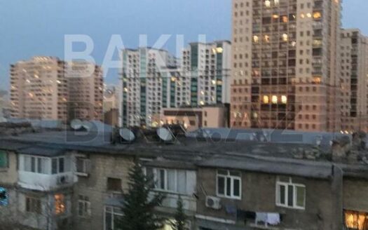 2 Rooms Old Apartment for Sale in Baku