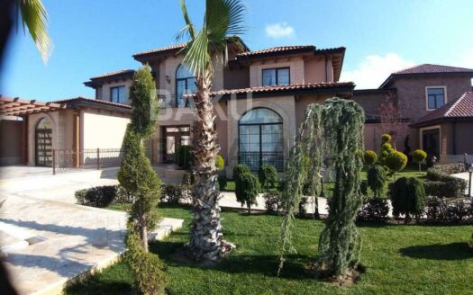 6 Room House / Villa for Sale in Baku