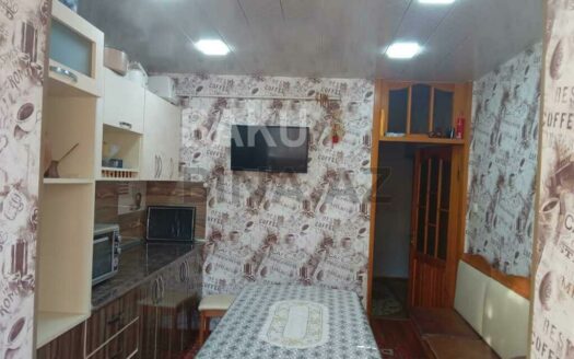 3 Room Old Apartment for Sale in Baku