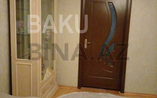 3 Room Old Apartment for Sale in Baku