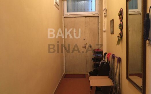 2 Rooms Old Apartment for Sale in Baku