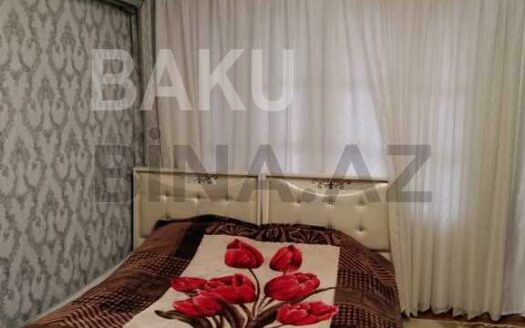 3 Room Old Apartment for Sale in Baku