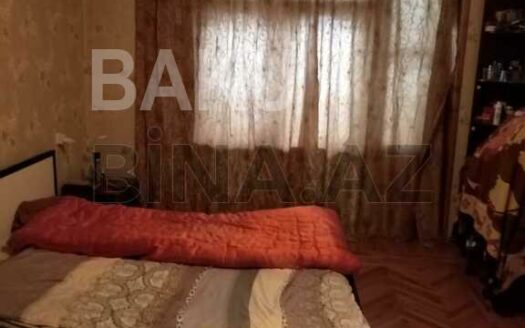 5-Room Old Apartment for Sale in Baku