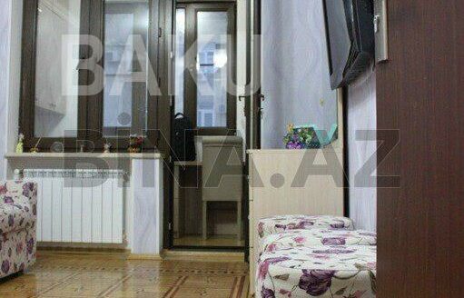 3 Room Old Apartment for Sale in Baku