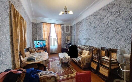 2 Rooms Old Apartment for Sale in Baku