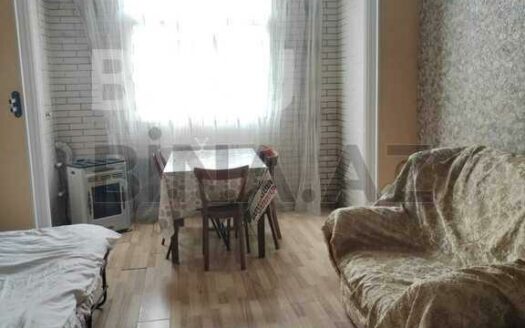 2 Rooms Old Apartment for Sale in Baku