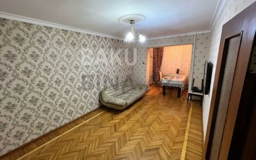 3 Room Old Apartment for Sale in Baku