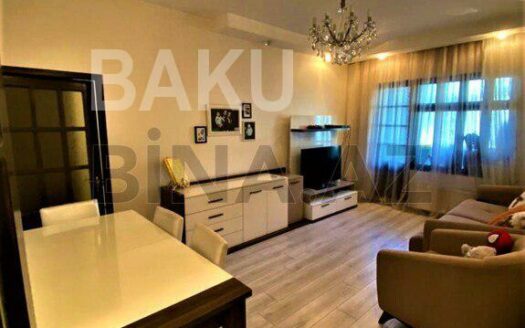 5-Room Old Apartment for Sale in Baku