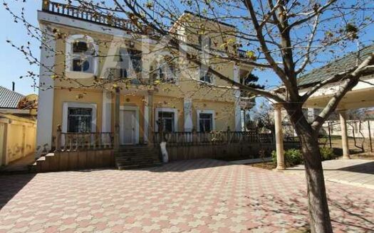 7 Room House / Villa for Sale in Baku