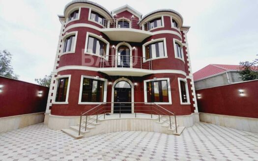 7 Room House / Villa for Sale in Baku