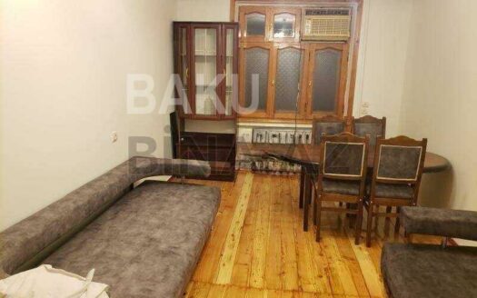 2 Rooms Old Apartment for Sale in Baku