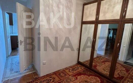 2 Rooms Old Apartment for Sale in Baku