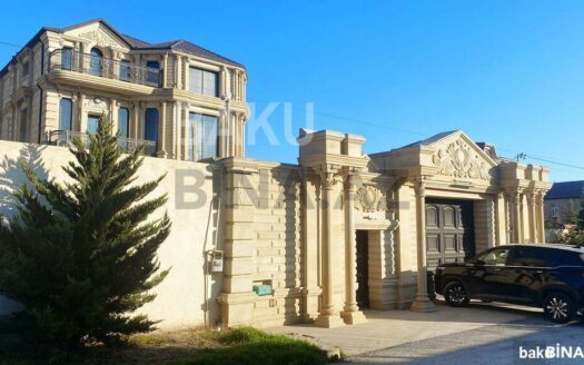 9 Room House / Villa for Sale in Baku