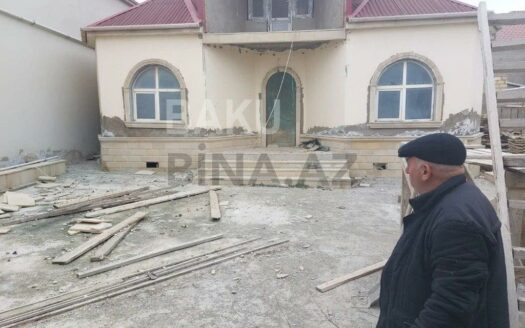 4 Room House / Villa for Sale in Baku