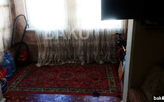 2 Rooms Old Apartment for Sale in Baku