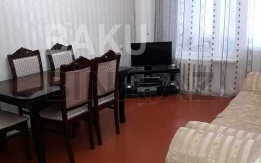 3 Room Old Apartment for Sale in Baku