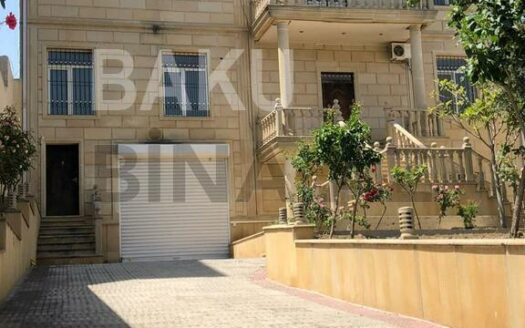 9 Room House / Villa for Sale in Baku